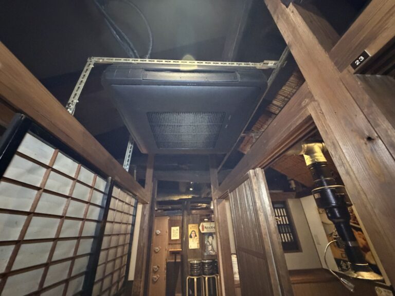 松山市の飲食店でドレン異常修理が完了した業務用天井カセットエアコン