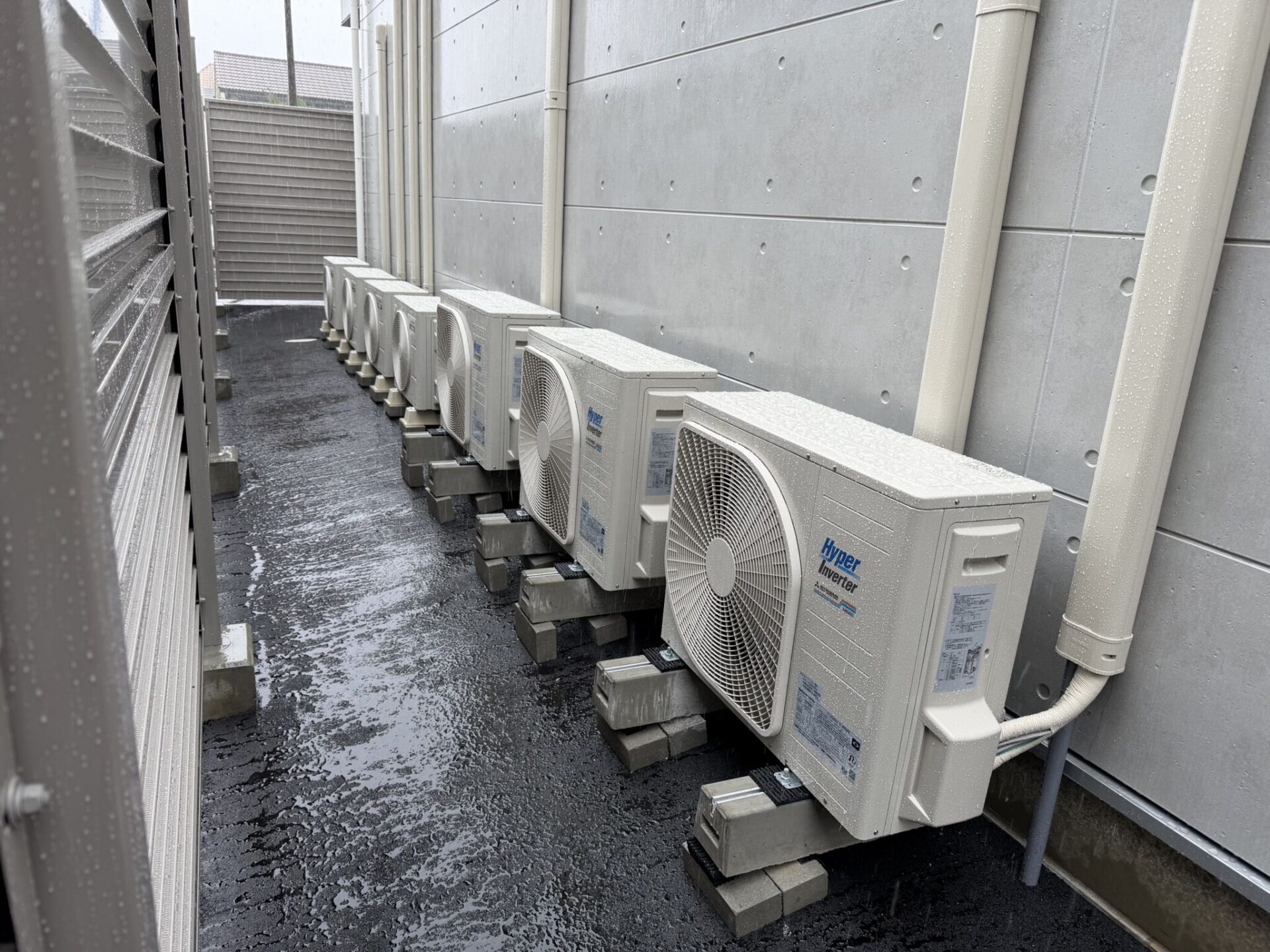新築住宅のマルチエアコン室外機設置工事｜三菱重工エアコン